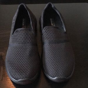 Sketchers GOGA MAX GO FLEX Walking Shoes